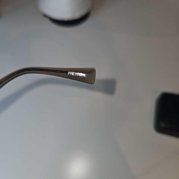 Freyrs, Women's Sophia Gray Sunglasses - Picture 10 of 10